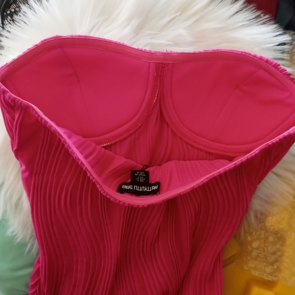 NWT PRETTY LITTLE THINGS HOT PINK CRINKLE POINTED CUP BODY CON DRESS SIZ… - Picture 13 of 15